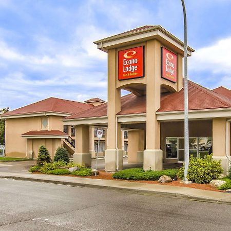 Econo Lodge Inn & Suites Lethbridge Exterior foto