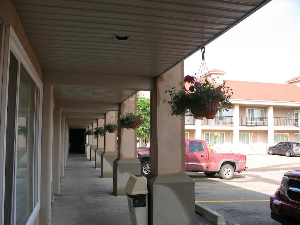 Econo Lodge Inn & Suites Lethbridge Exterior foto