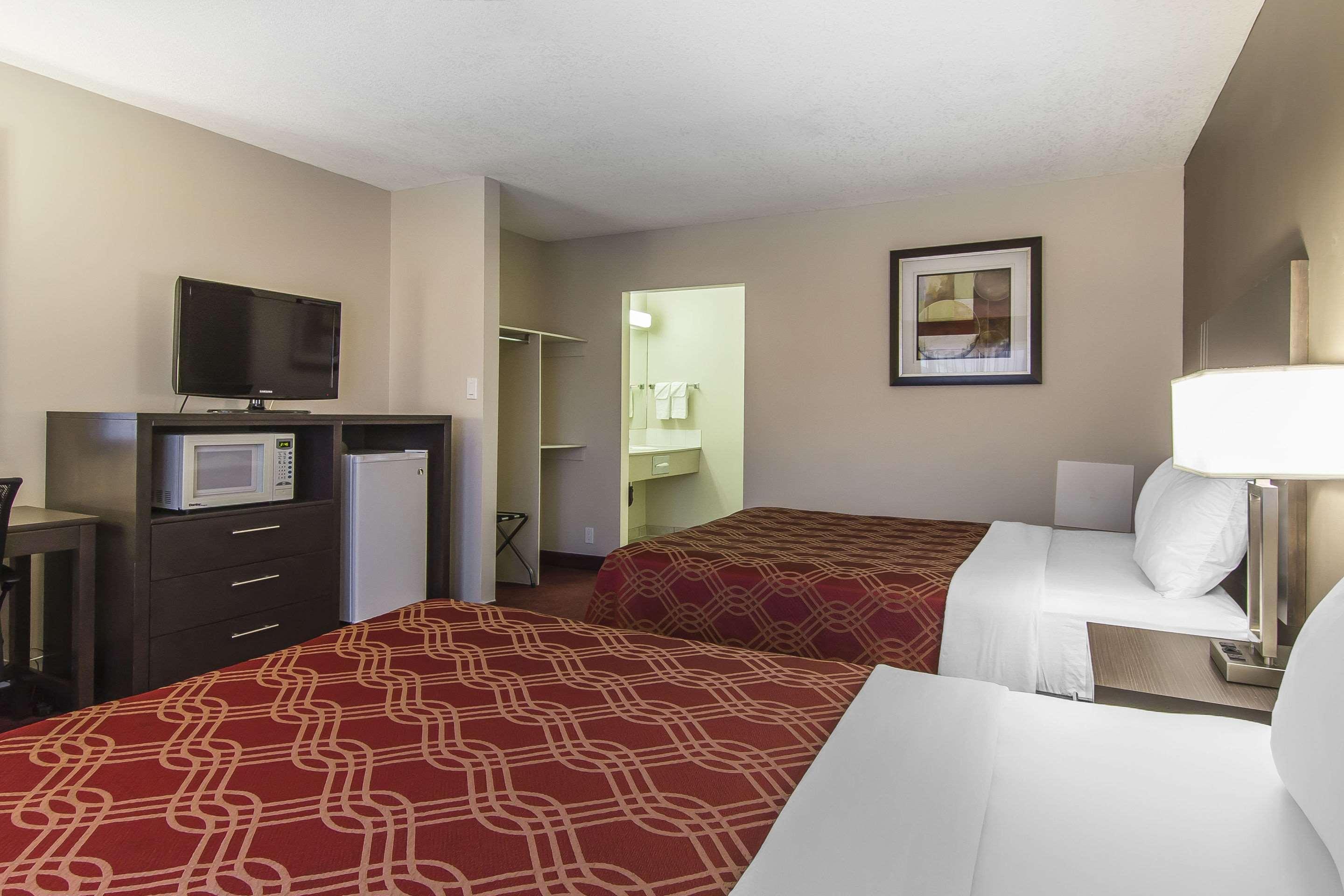 Econo Lodge Inn & Suites Lethbridge Exterior foto