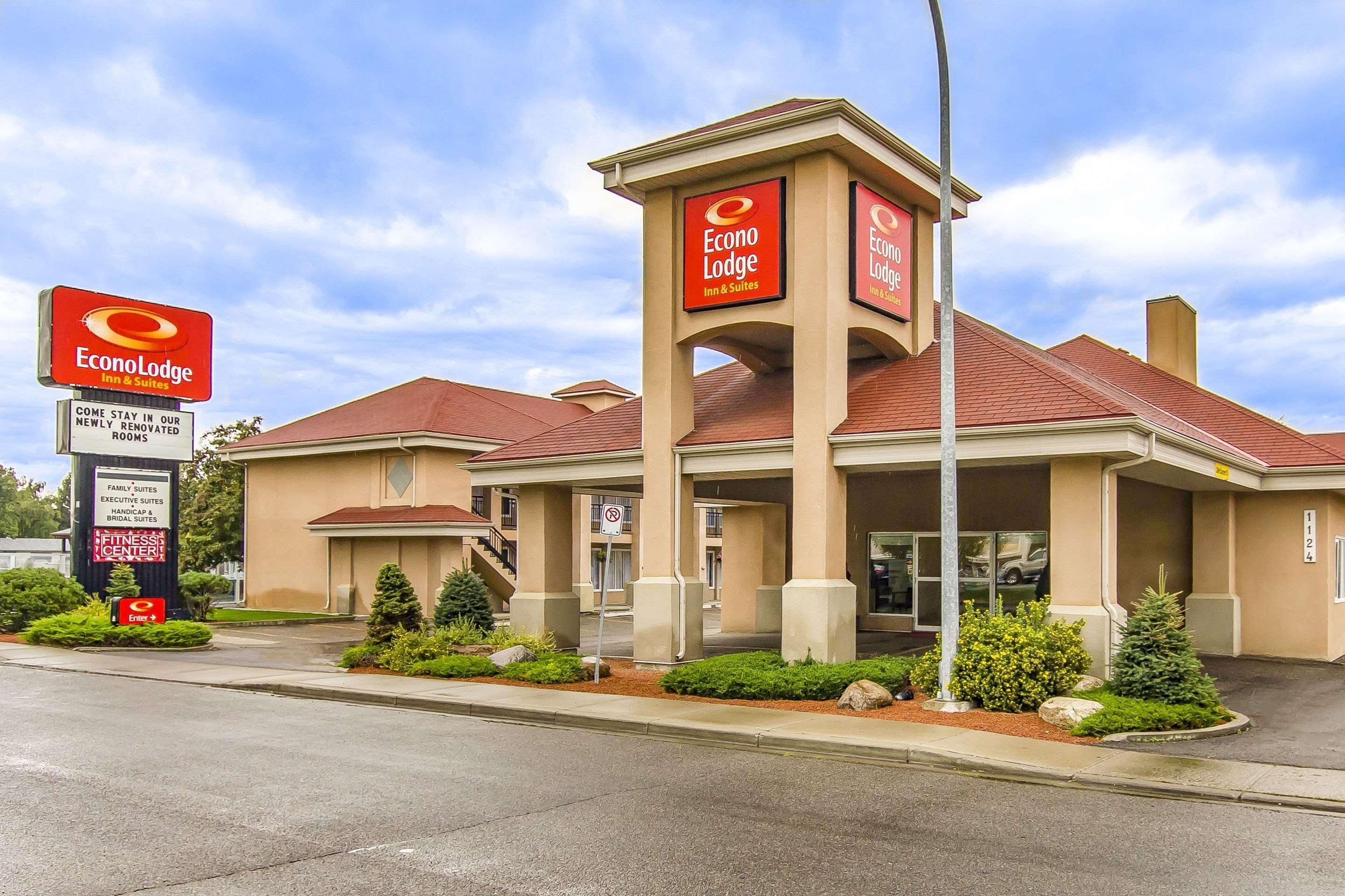 Econo Lodge Inn & Suites Lethbridge Exterior foto