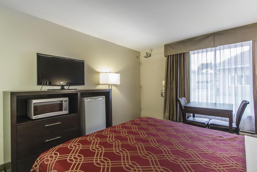 Econo Lodge Inn & Suites Lethbridge Exterior foto