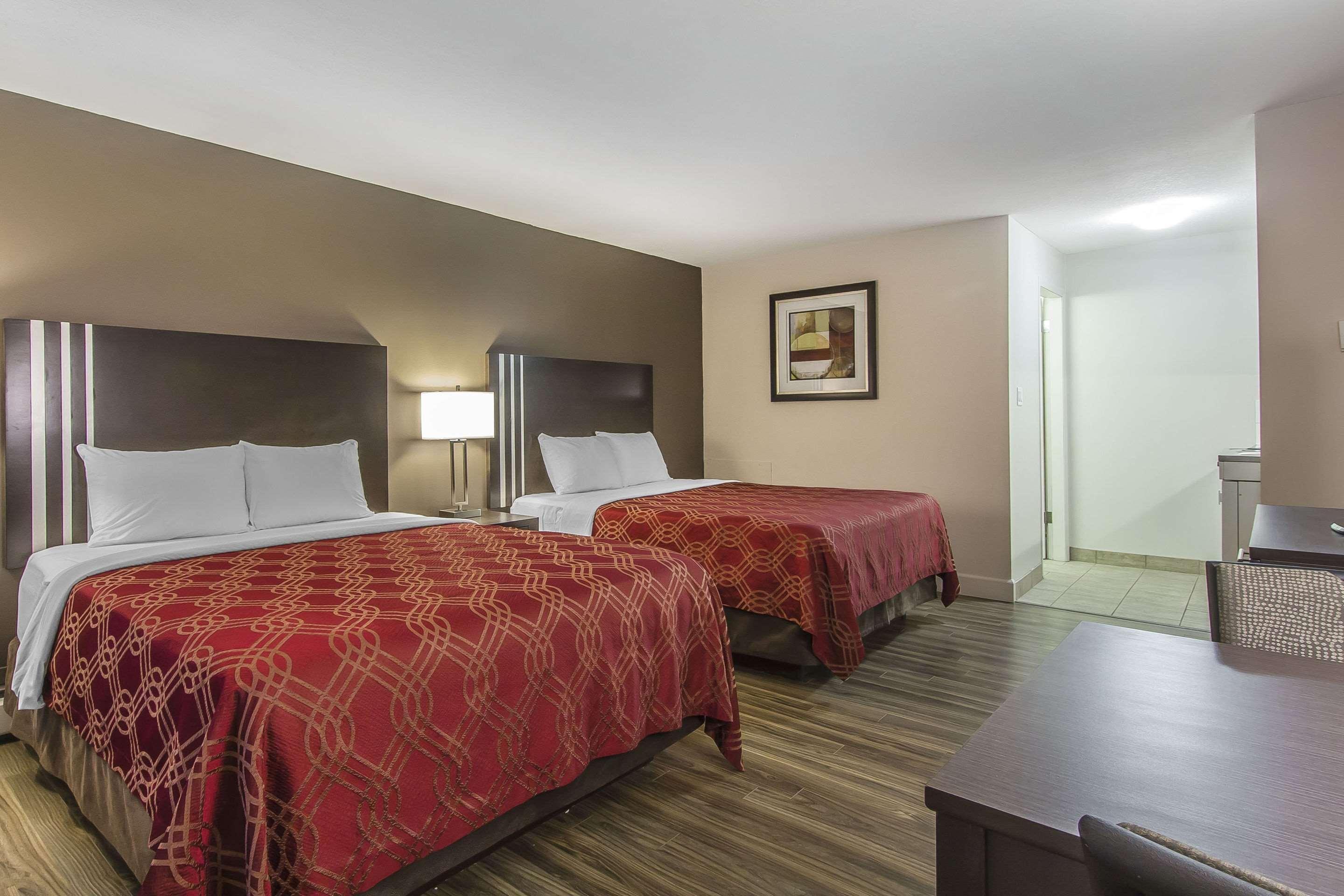 Econo Lodge Inn & Suites Lethbridge Exterior foto