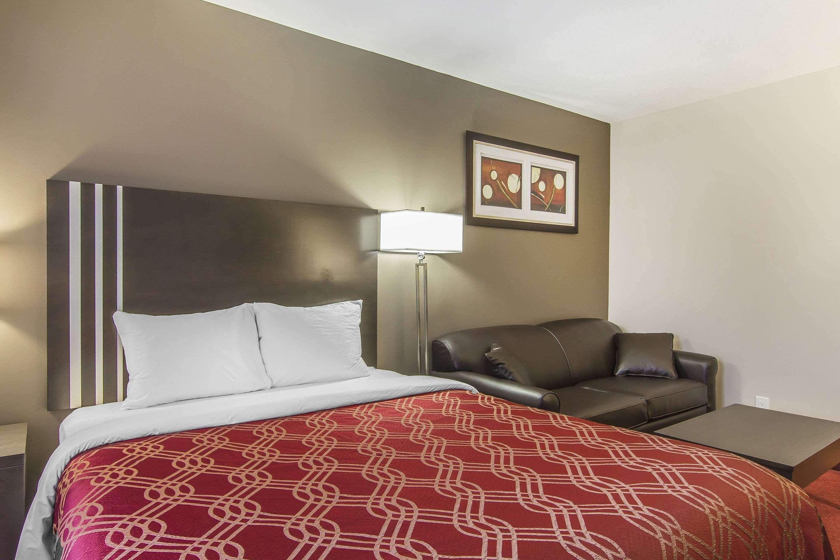 Econo Lodge Inn & Suites Lethbridge Exterior foto