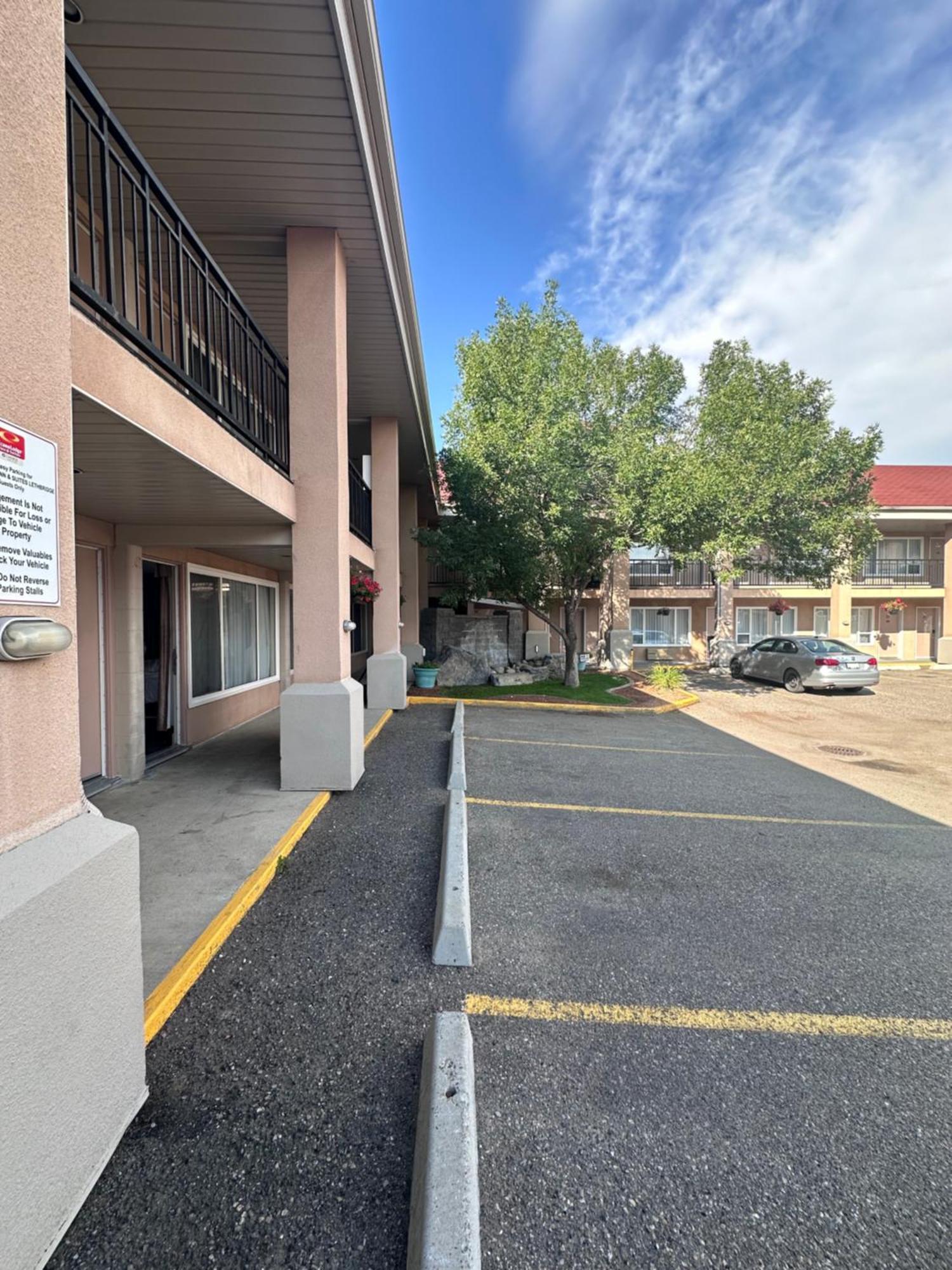 Econo Lodge Inn & Suites Lethbridge Exterior foto