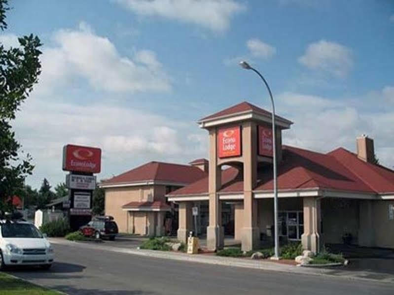 Econo Lodge Inn & Suites Lethbridge Exterior foto